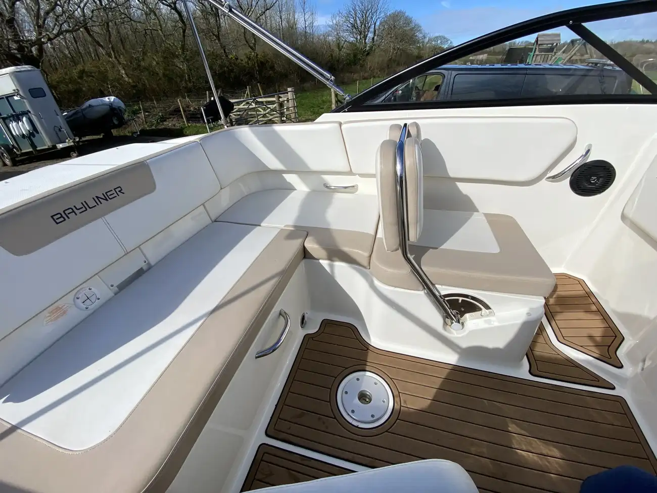 Bayliner VR5 Cuddy - Image 6