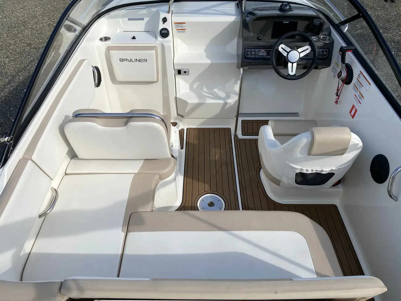 Bayliner VR5 Cuddy - Image 2